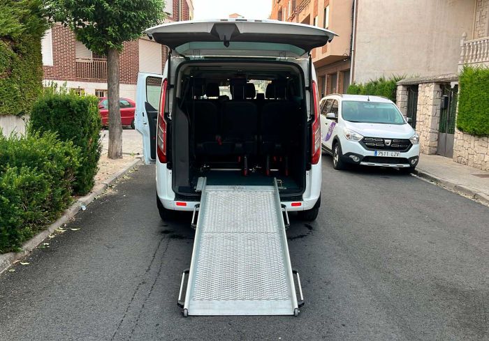 Taxi adaptado a personas con movilidad reducida